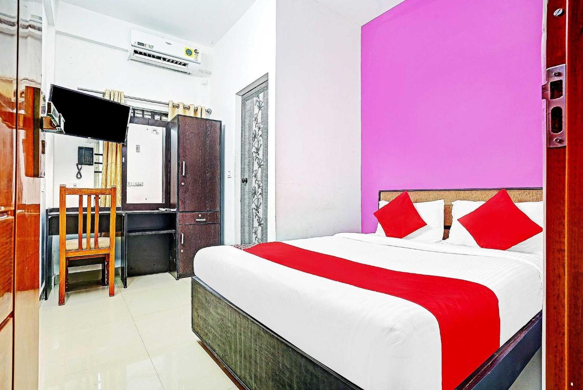 Hotel Thaza Rooms เนดุมบัสเซรี ภายนอก รูปภาพ