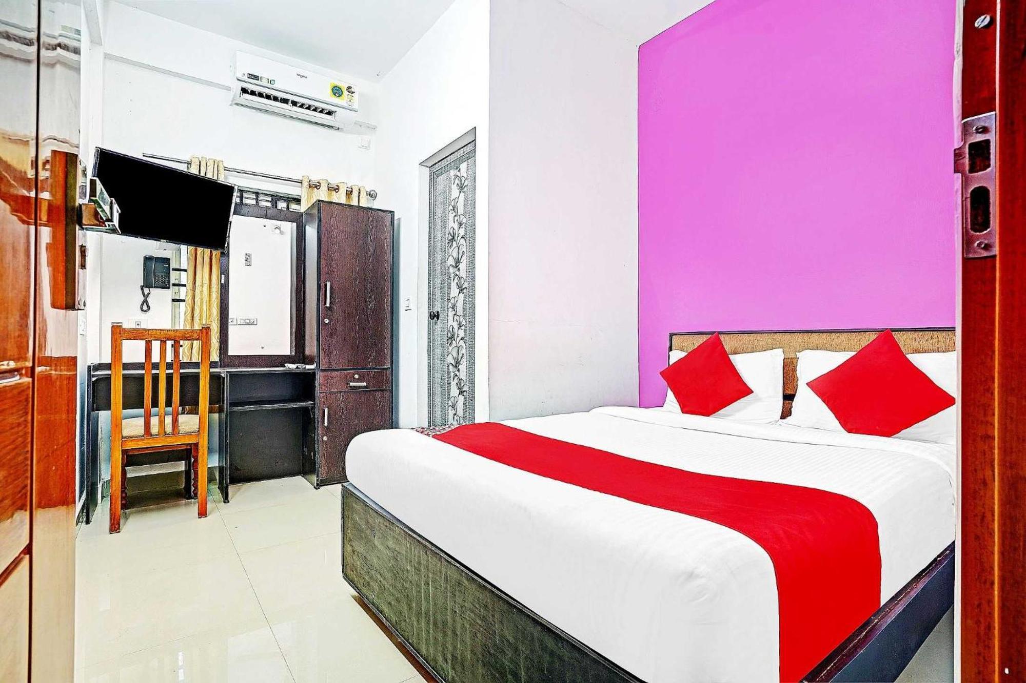 Hotel Thaza Rooms เนดุมบัสเซรี ภายนอก รูปภาพ