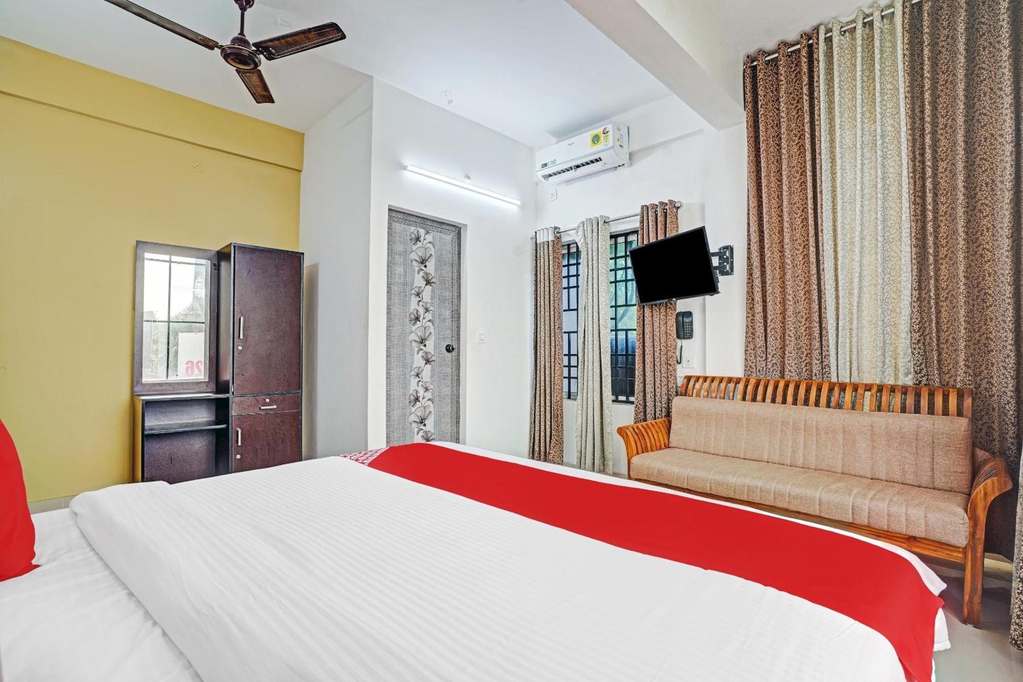 Hotel Thaza Rooms เนดุมบัสเซรี ภายนอก รูปภาพ